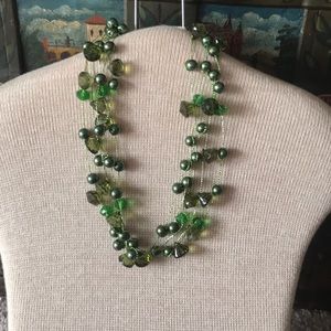 ⛄️ Free with any bundle. Necklace